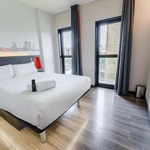 Easyhotel Barcelona Fira ** L'Hospitalet de Llobregat